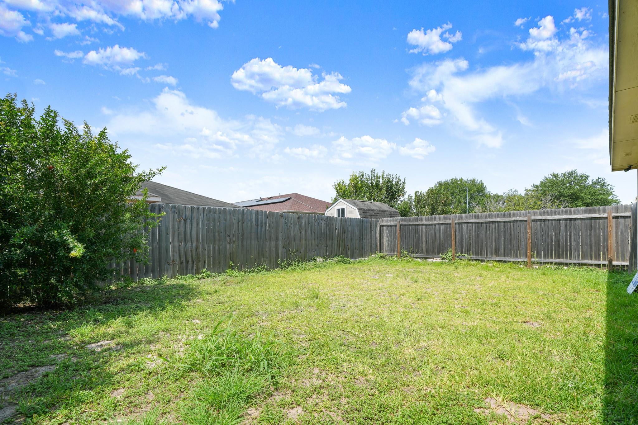 137 Hillhouse LN, Manchaca, TX 78652