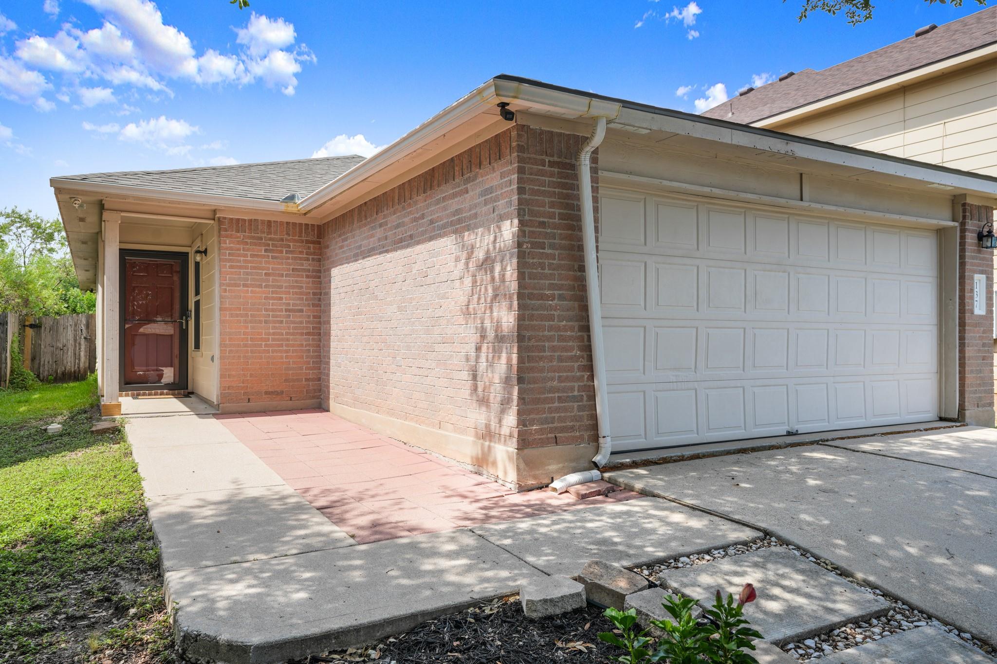 137 Hillhouse LN, Manchaca, TX 78652