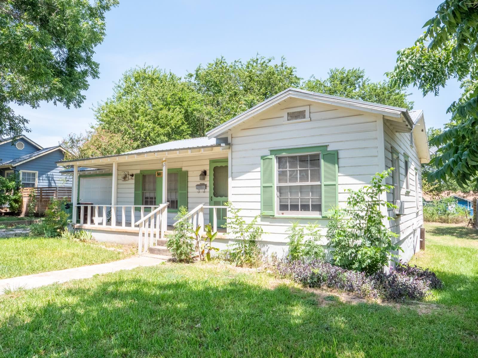 704 E Austin Ave, Round Rock, TX 78664