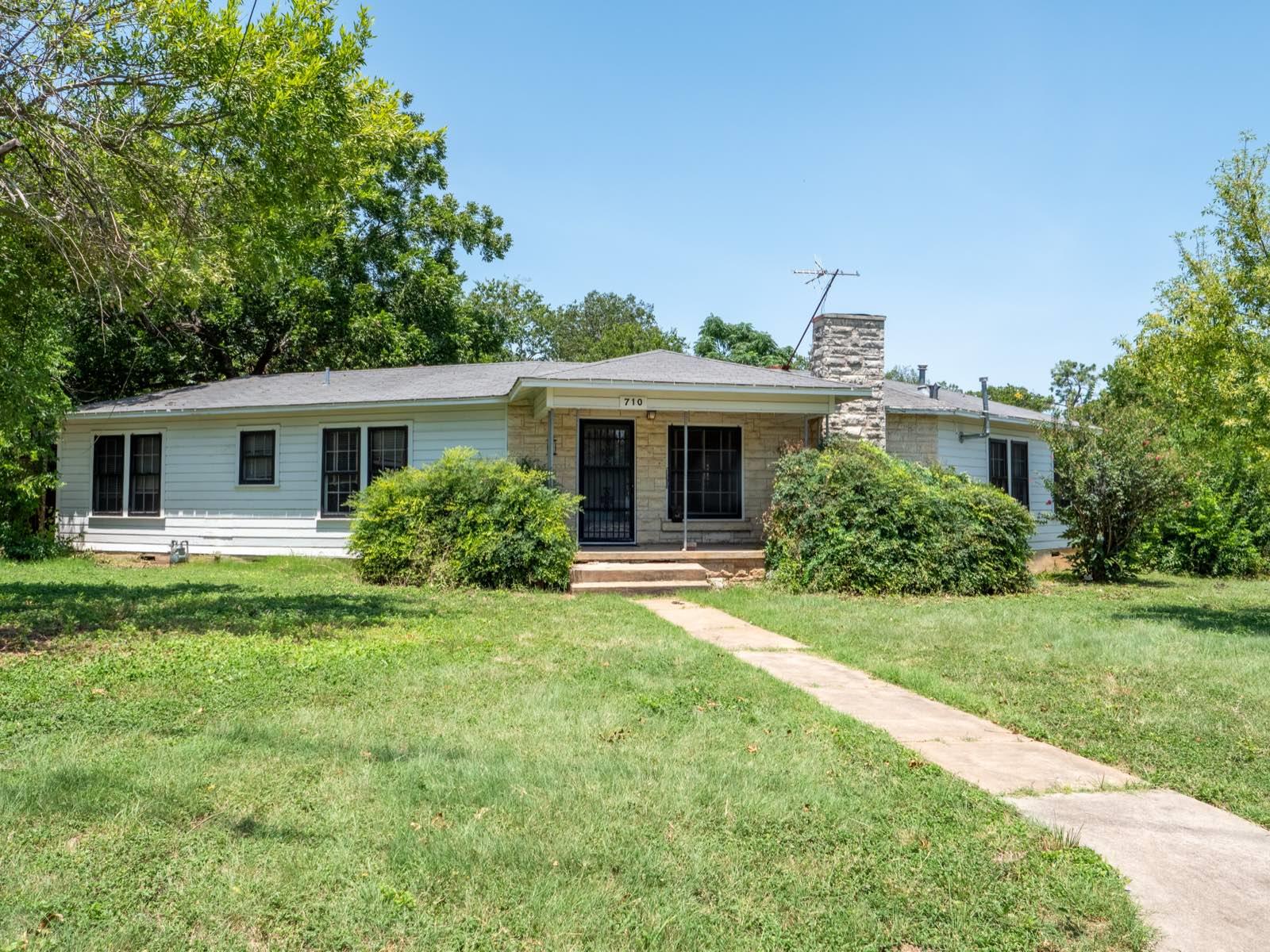 710 E Austin Ave, Round Rock, TX 78664