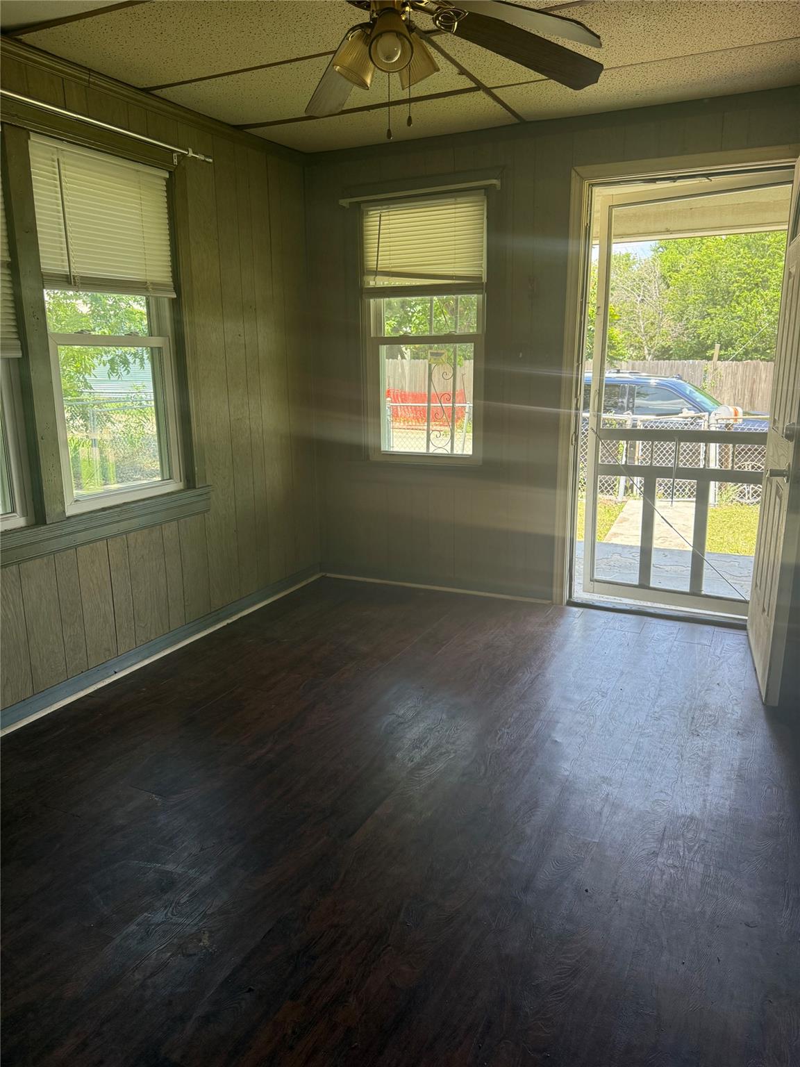 110 E Rio Grande ST, Taylor, TX 76574
