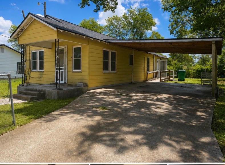 110 E Rio Grande ST, Taylor, TX 76574