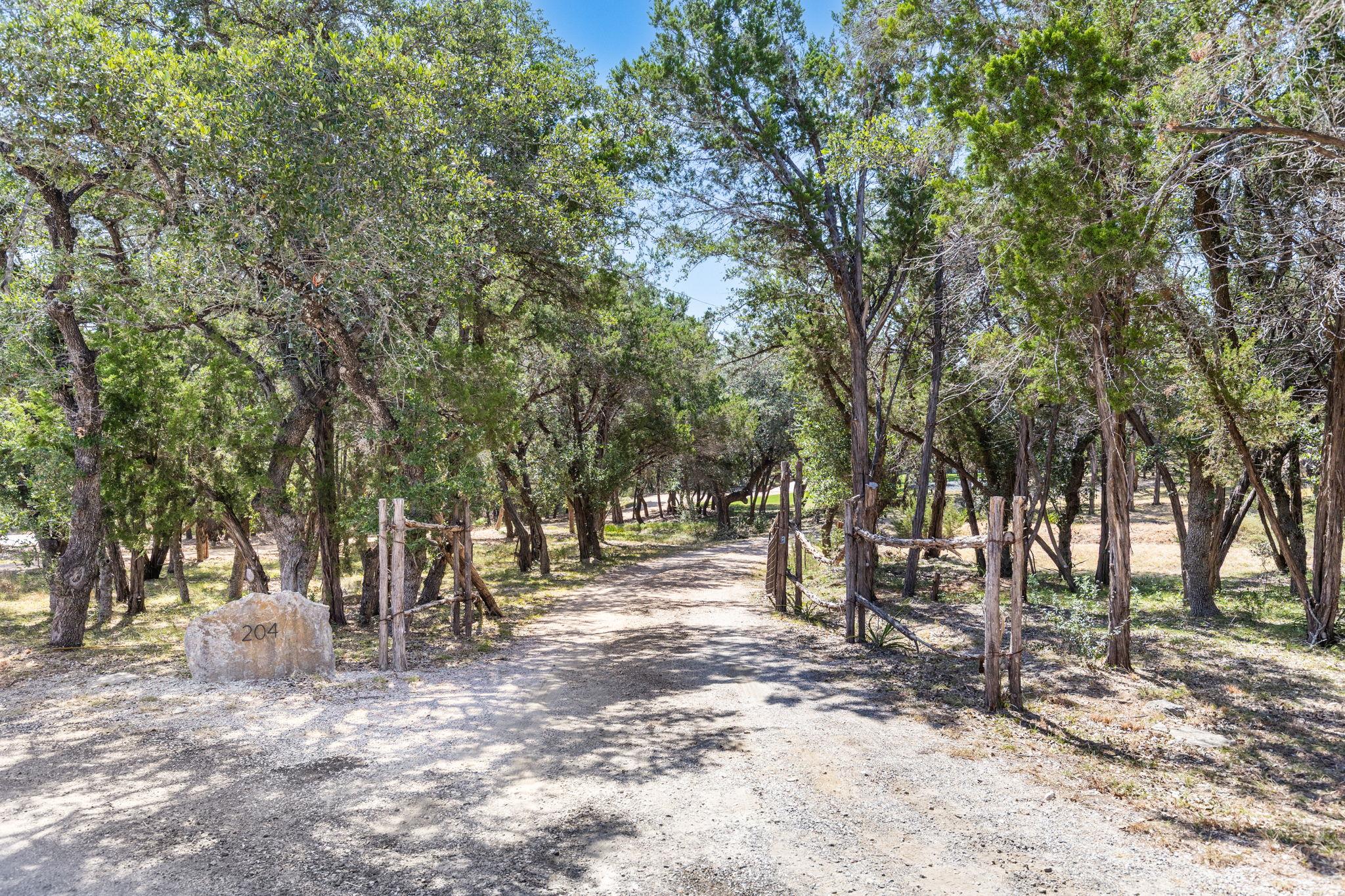 204 Deer Creek CIR, Dripping Springs, TX 78620