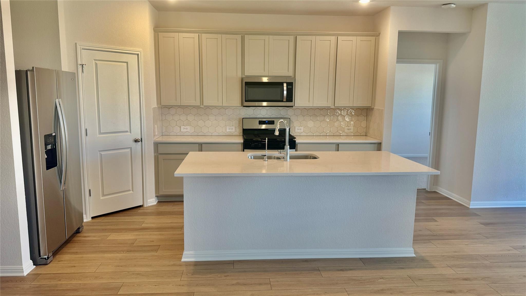 242 Red Tail Hawk LN, Cedar Creek, TX 78612