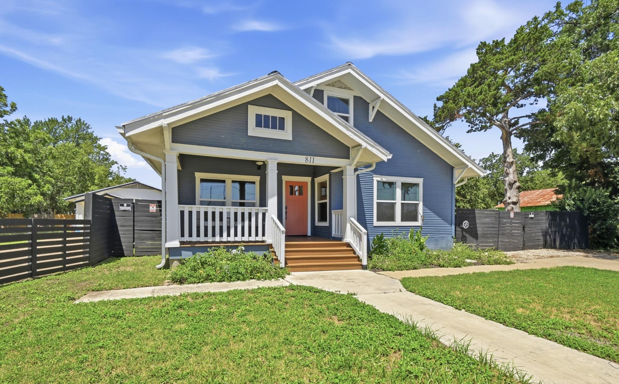 811 813 S Commerce ST, Lockhart, TX 78644