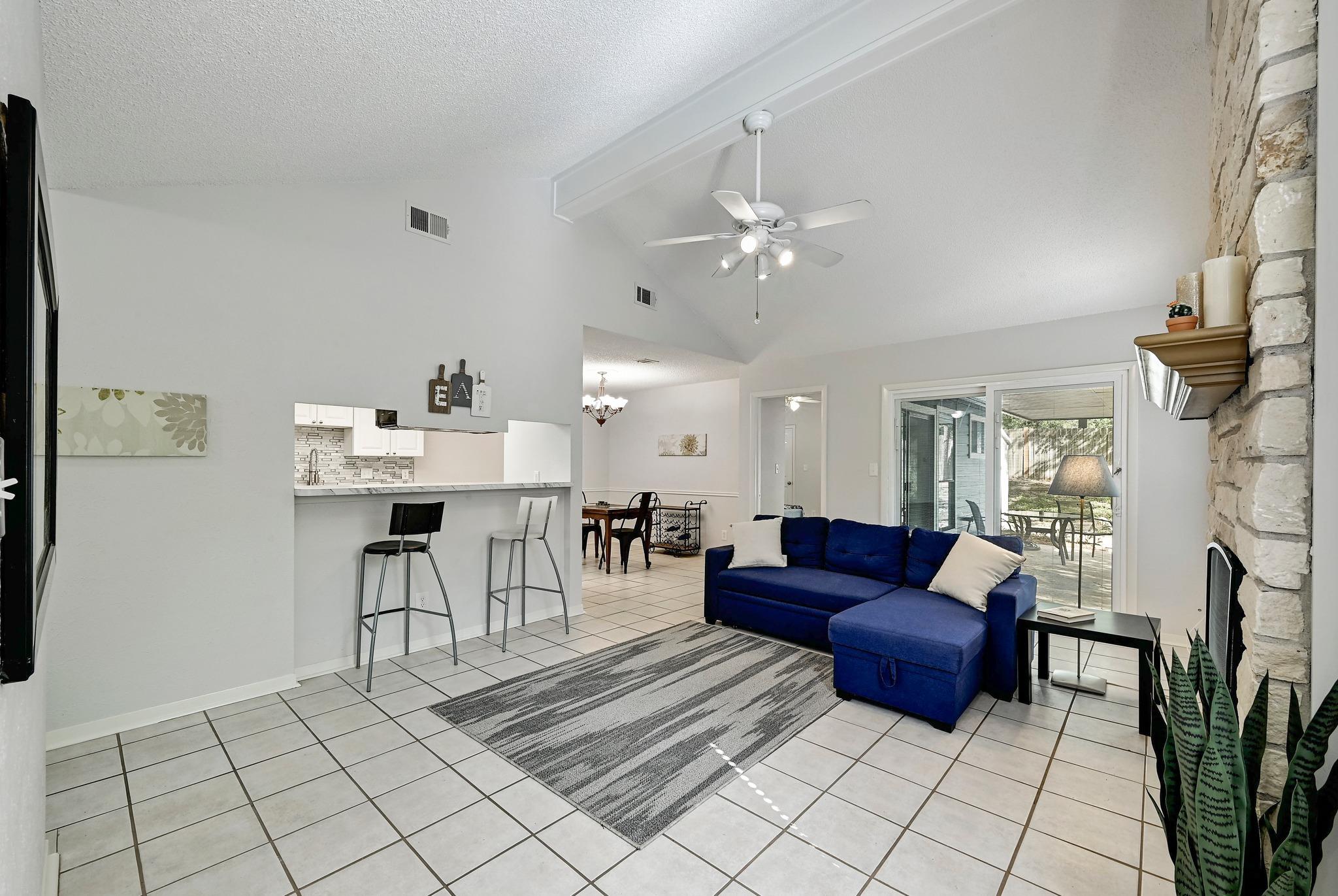 275 Mooring CIR #B, Lakeway, TX 78734