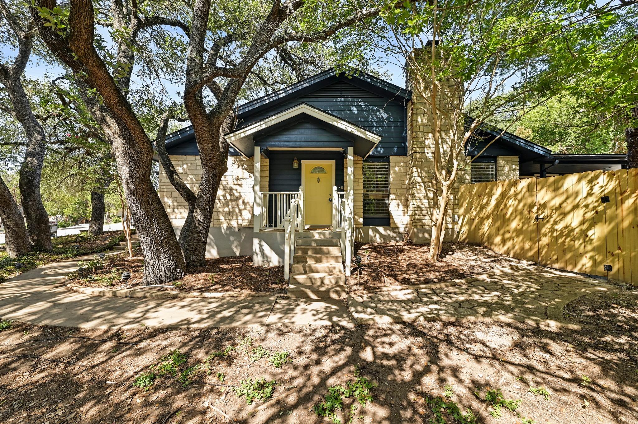 275 Mooring CIR #B, Lakeway, TX 78734