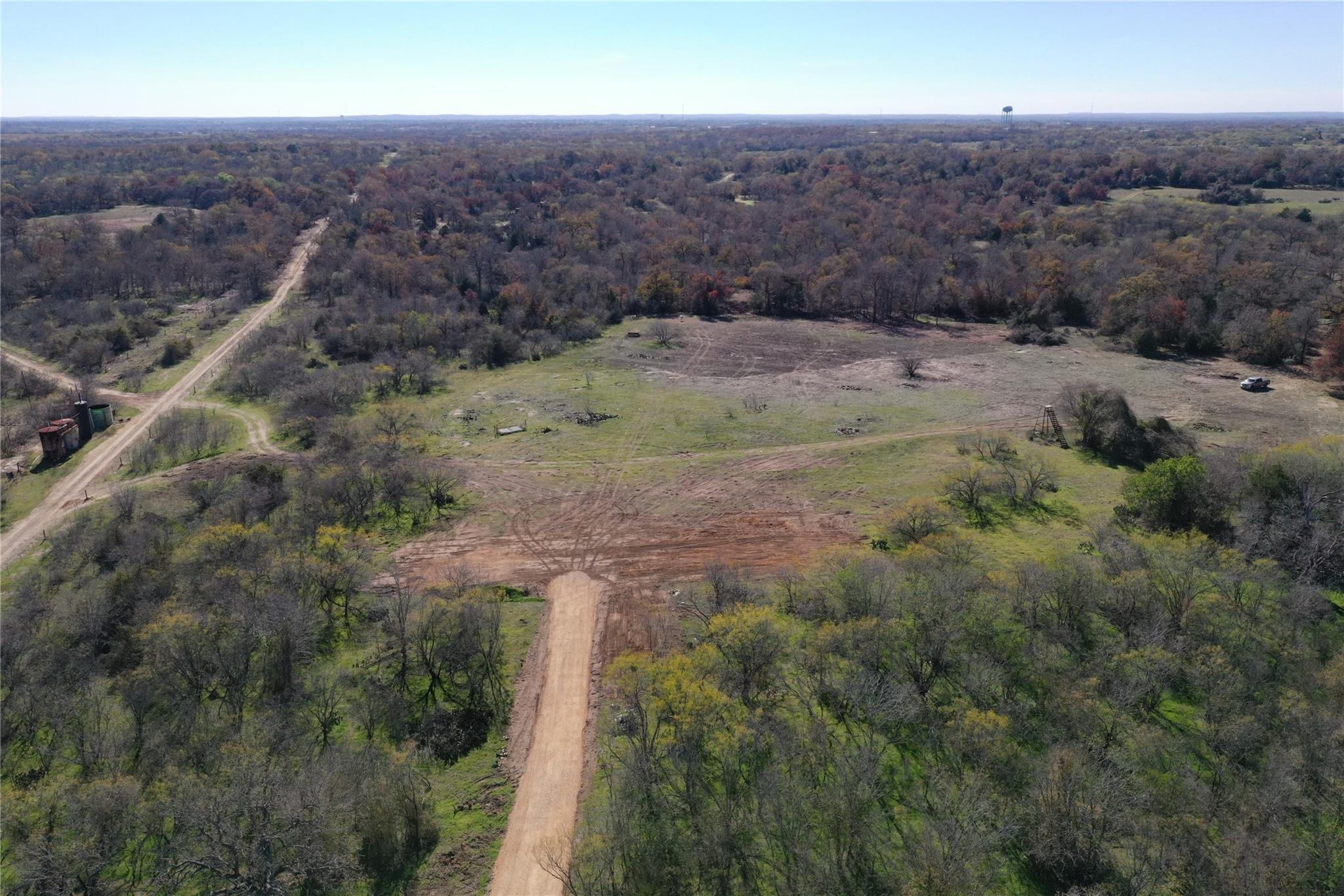 590 Coastal Ln, Luling, TX 78648