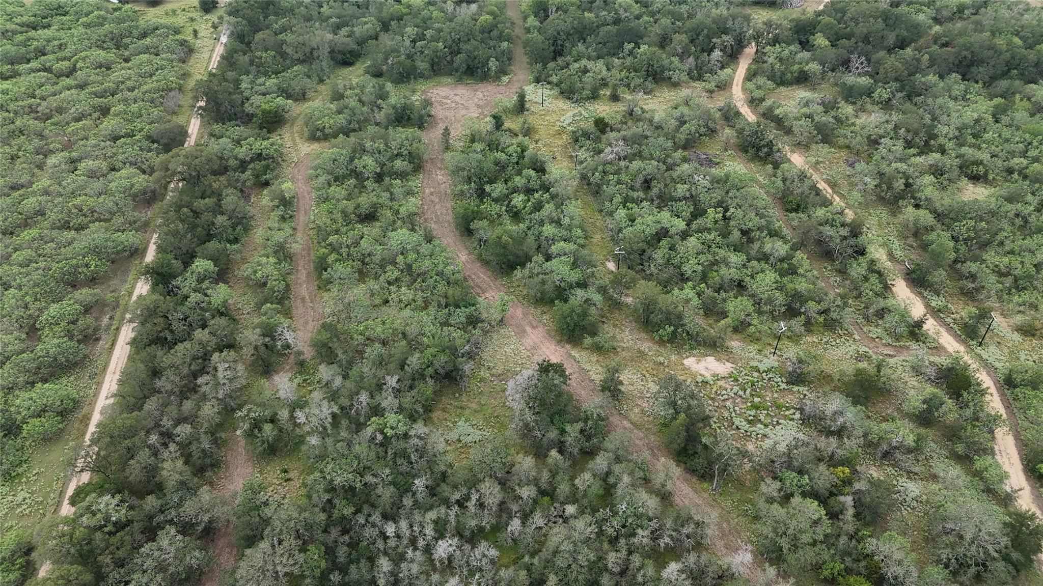 650 Coastal Ln, Luling, TX 78648