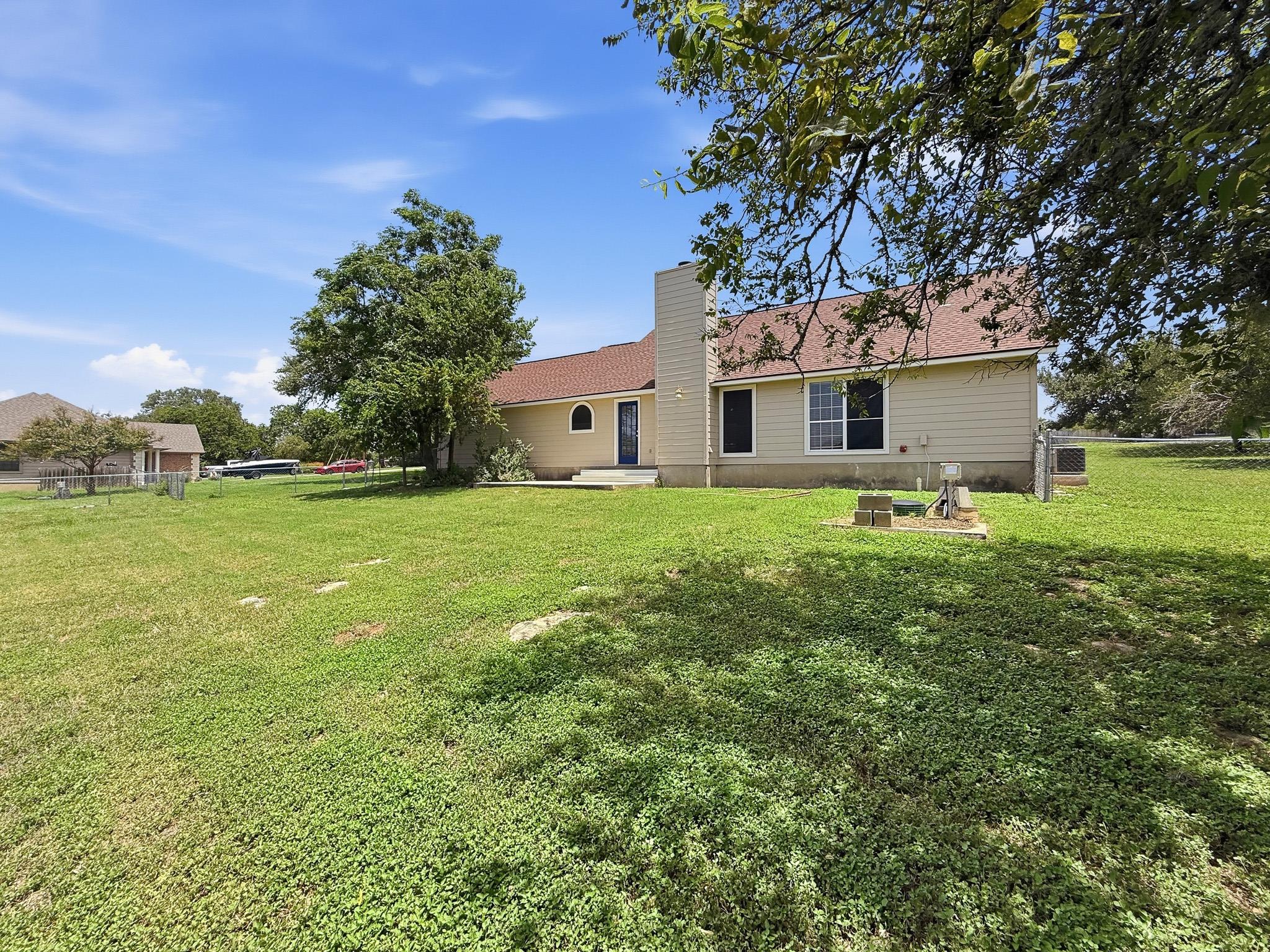 125 Barton RD, San Marcos, TX 78666