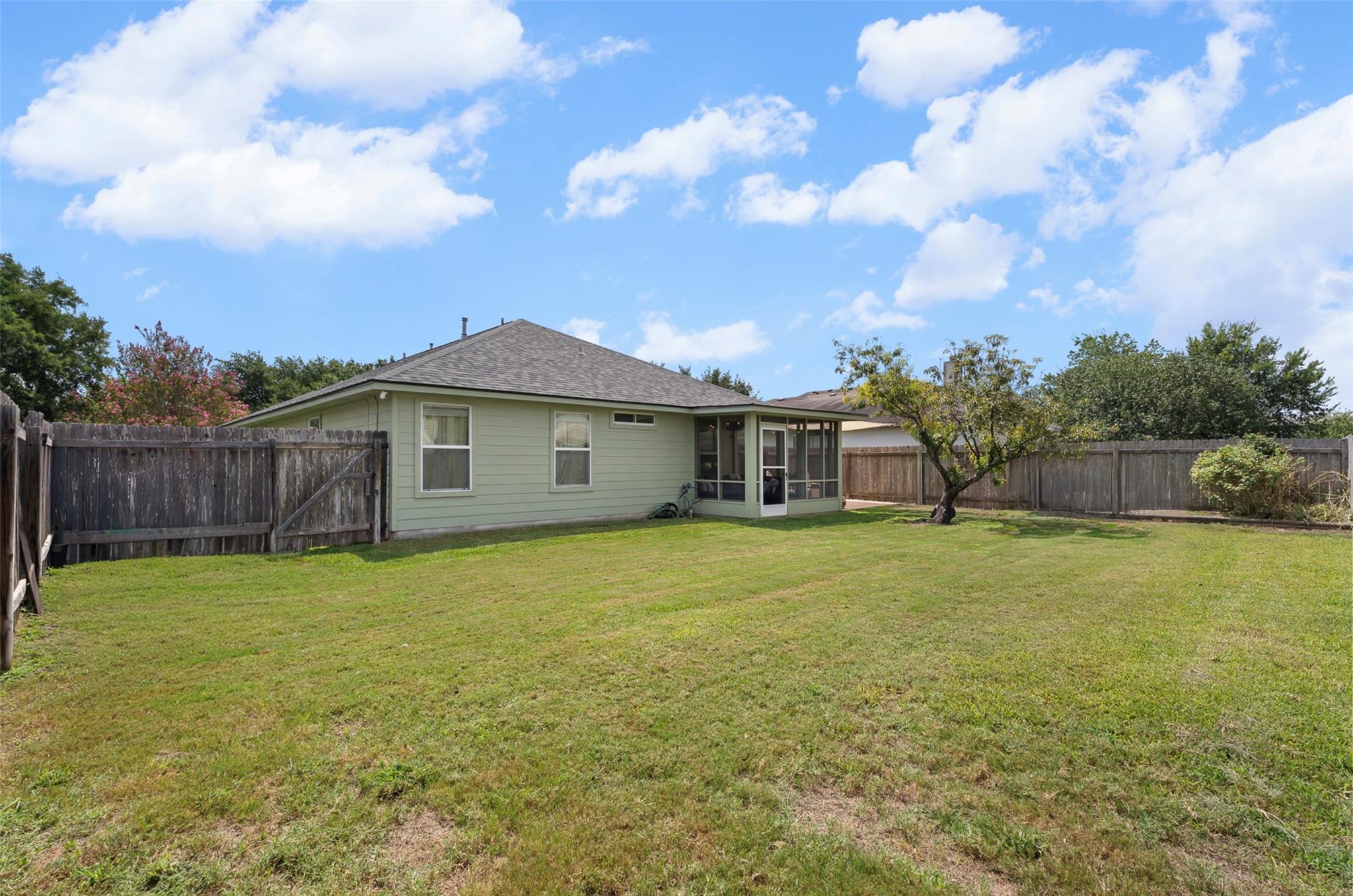 214 Jennifer LN, Bastrop, TX 78602