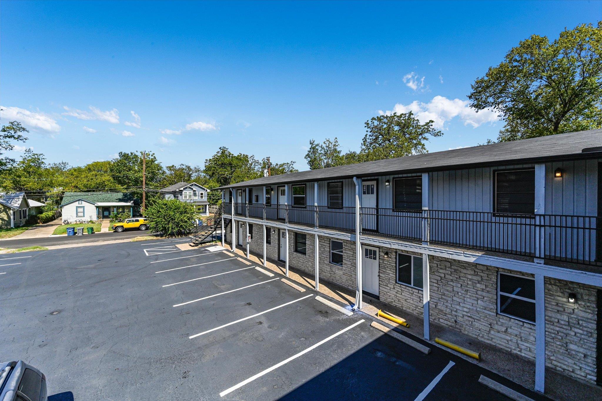 3703 Harmon Ave #104, Austin, TX 78705