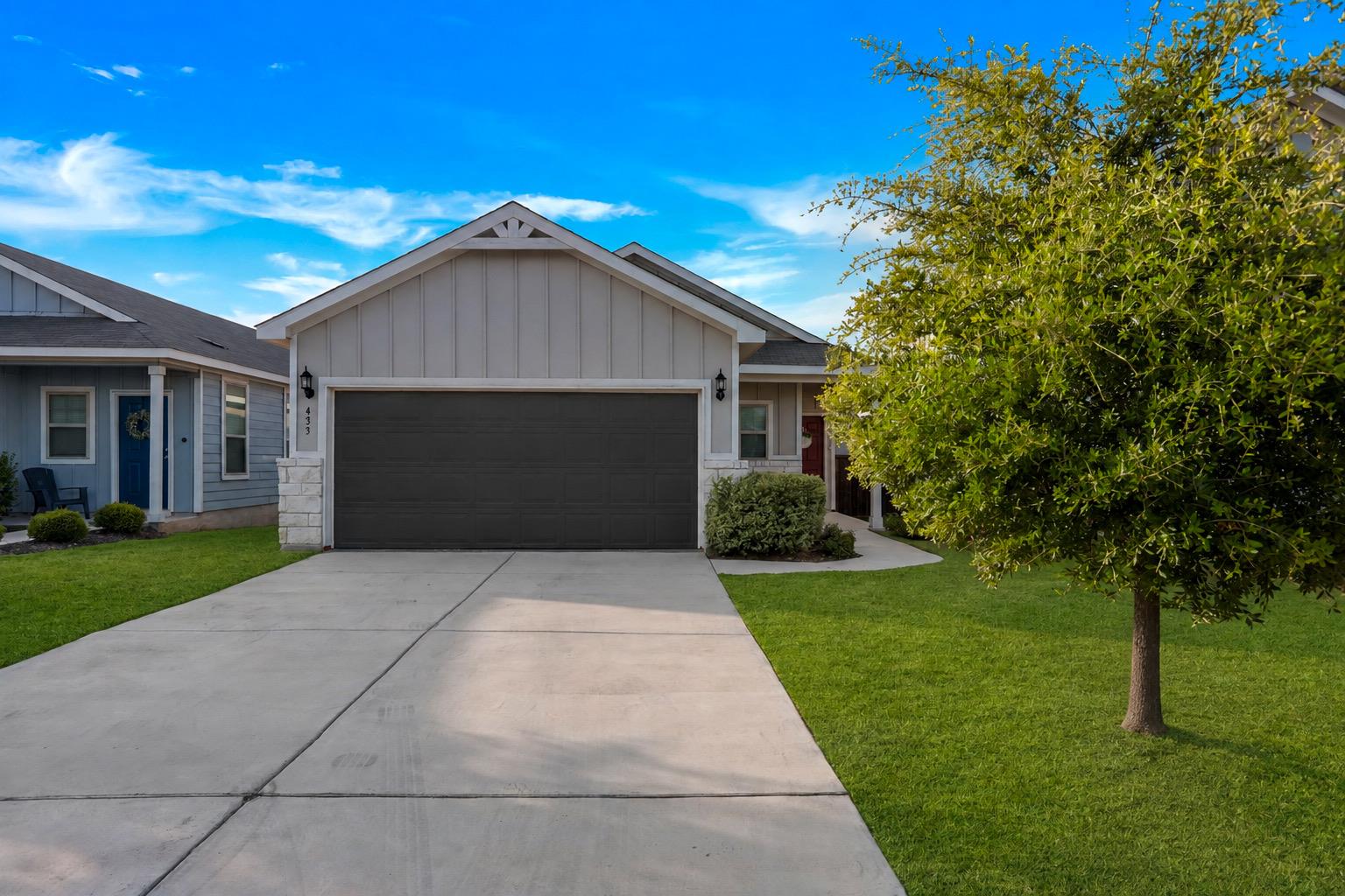 433 Stone Water LN, Jarrell, TX 76537