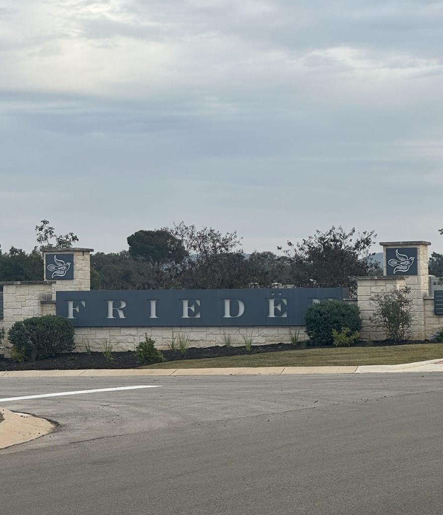 228 Interlaken ST, Fredericksburg, TX 78624