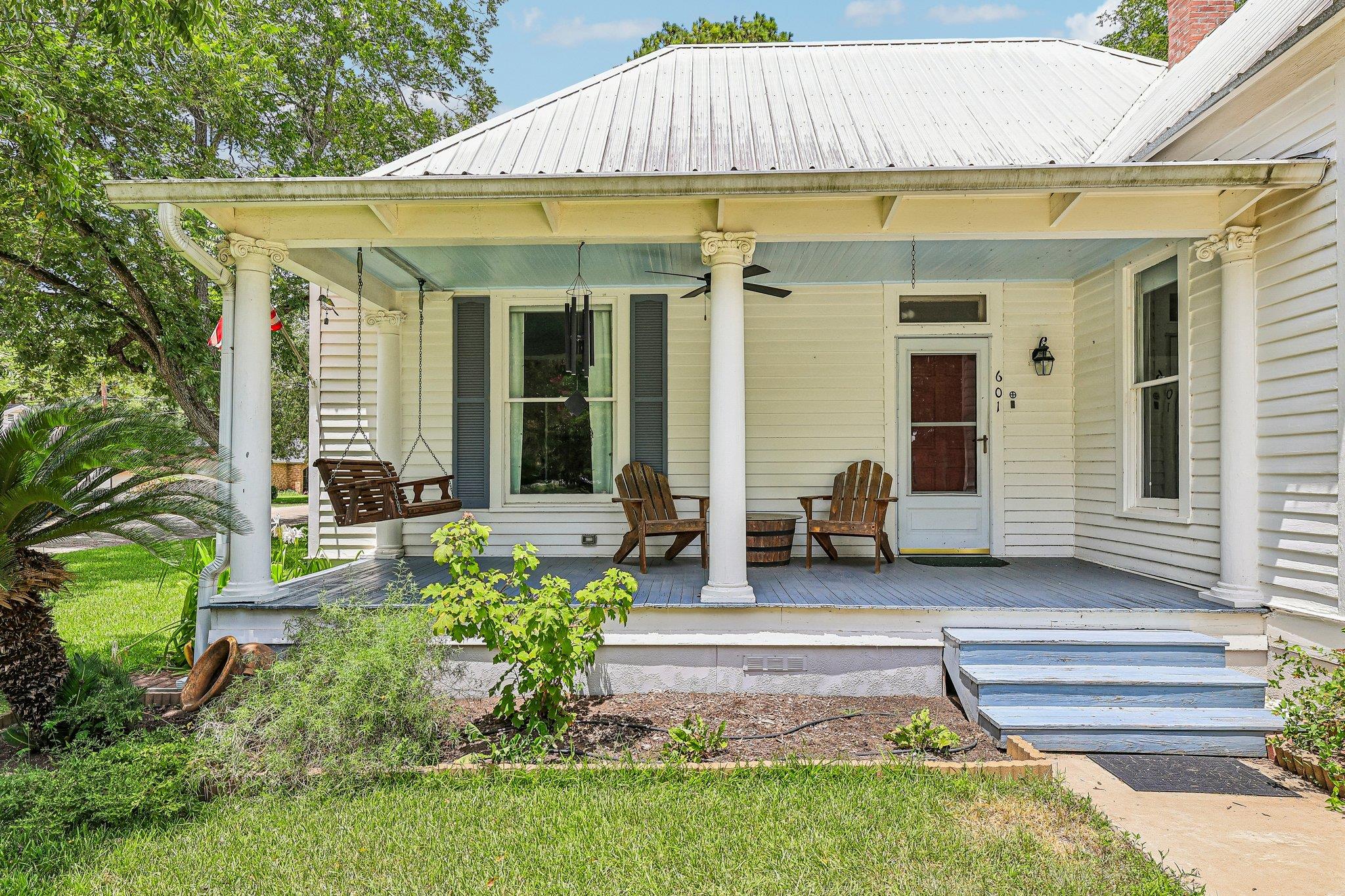 601 Garwood ST, Smithville, TX 78957