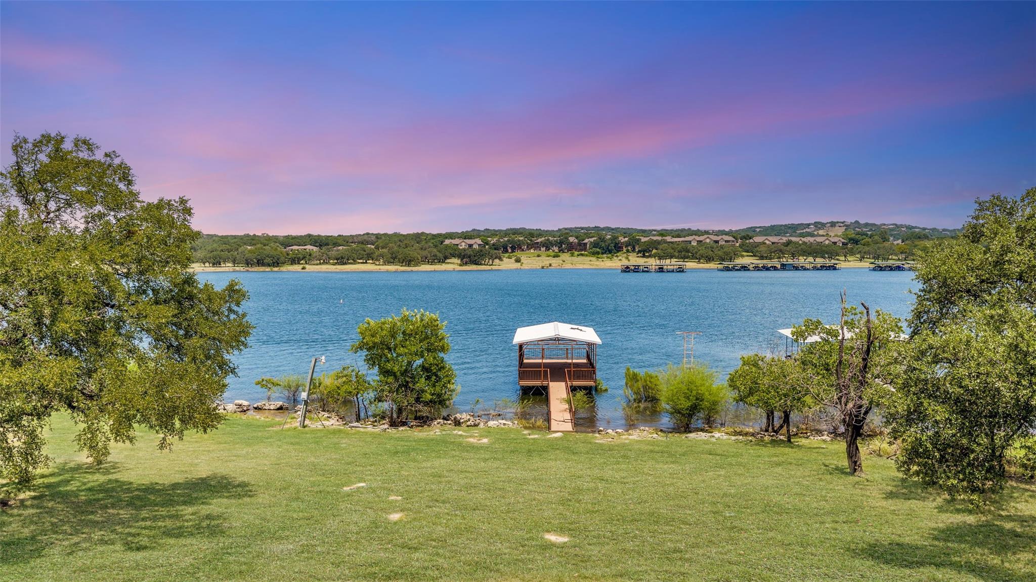 20904 W Lakeshore DR, Spicewood, TX 78669
