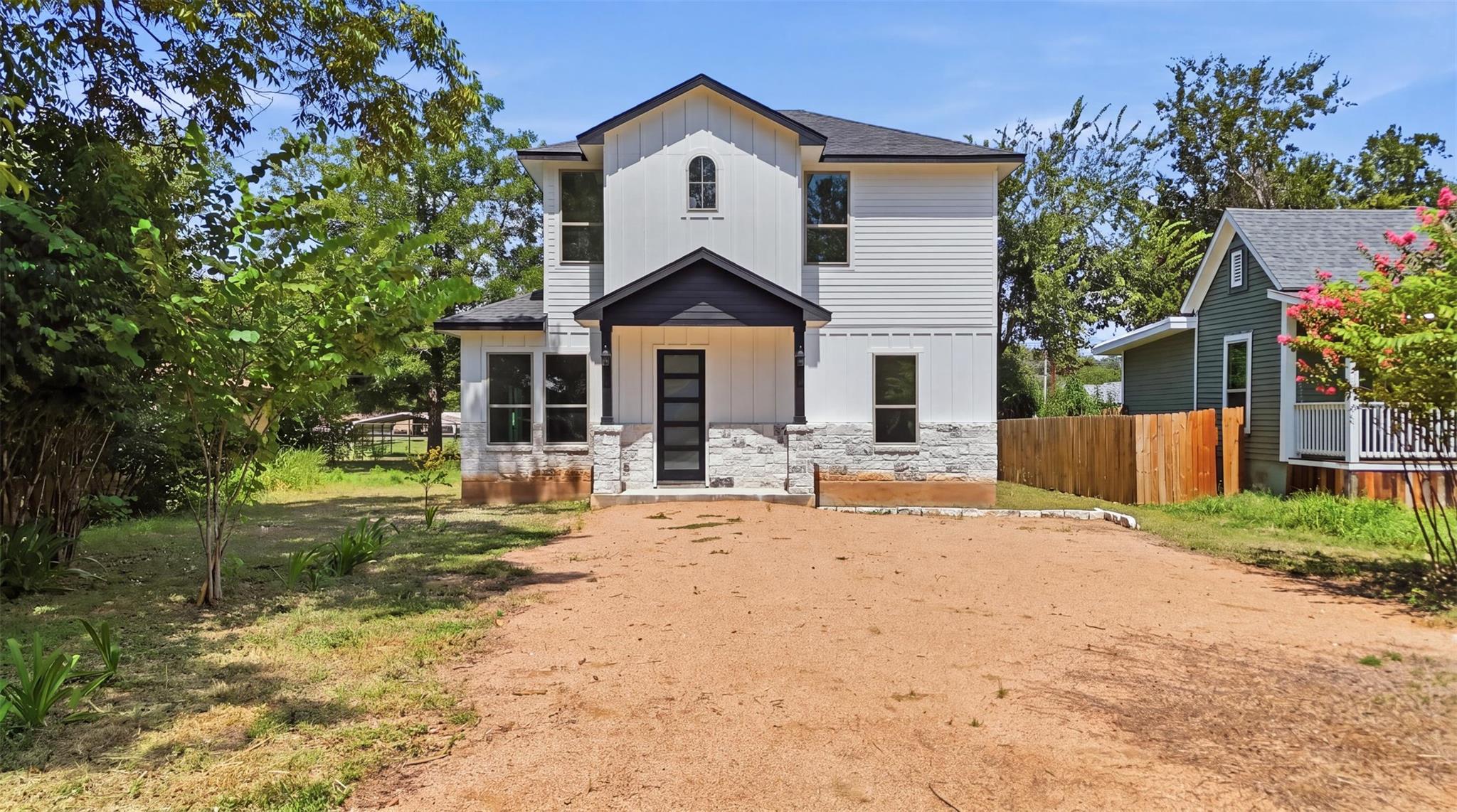 504 Walker ST, Smithville, TX 78957