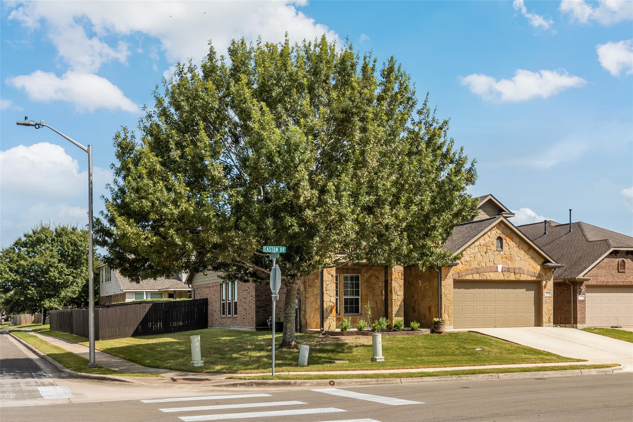 746 Easton DR, San Marcos, TX 78666