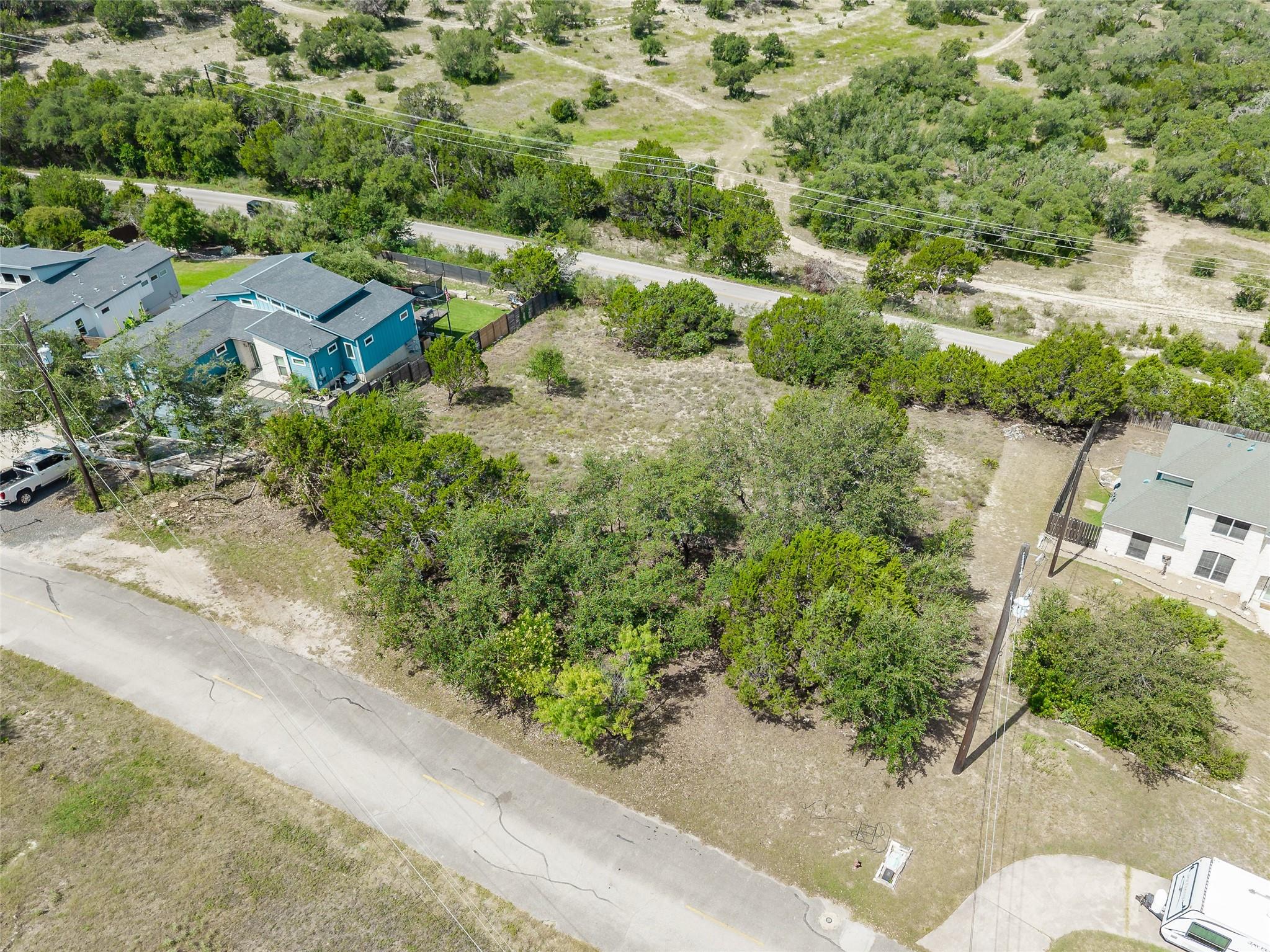 910 Daviot DR, Spicewood, TX 78669