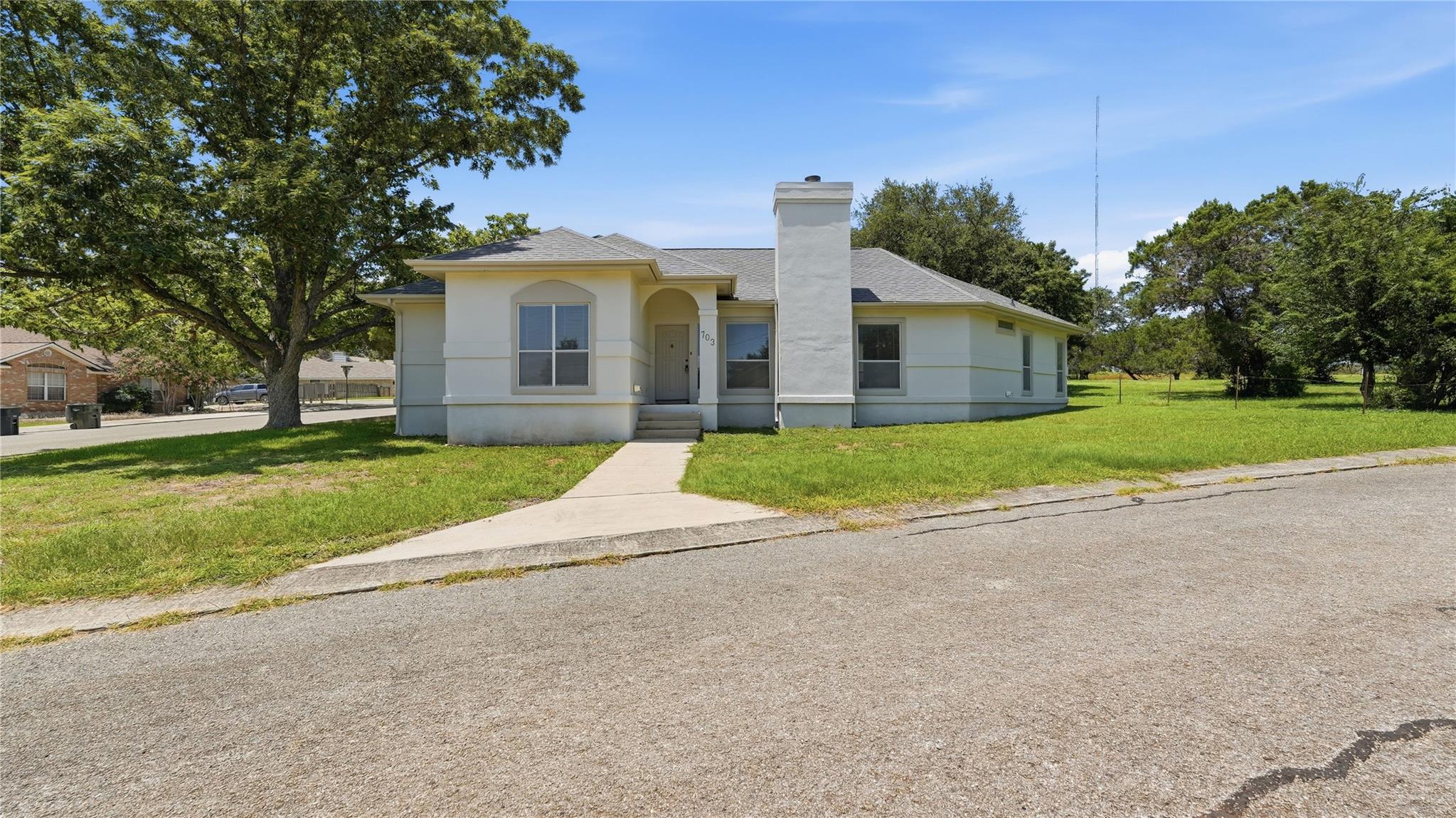 703 Lazy Bluff LN, New Braunfels, TX 78130