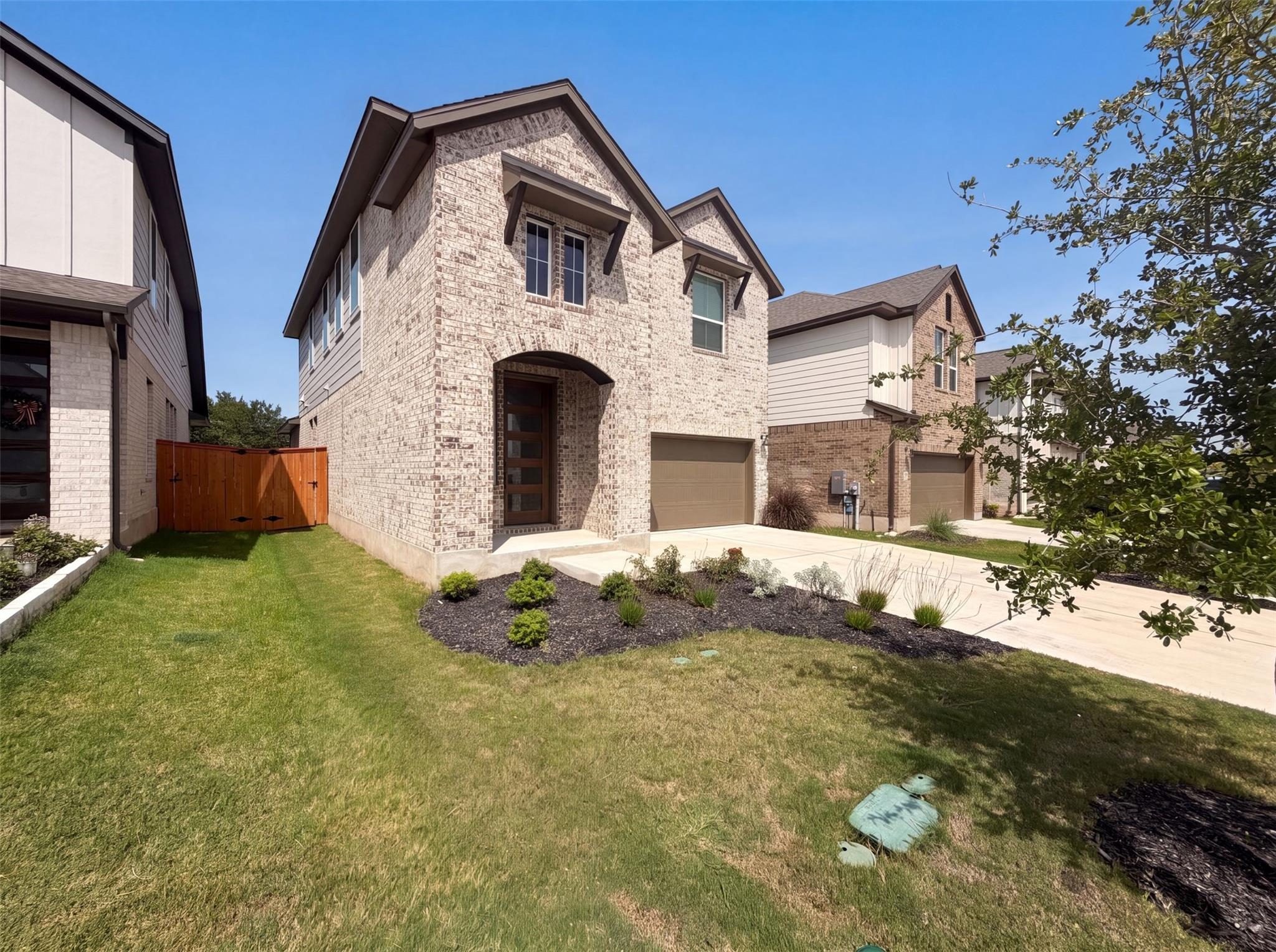 125 High Valley DR, Liberty Hill, TX 78642