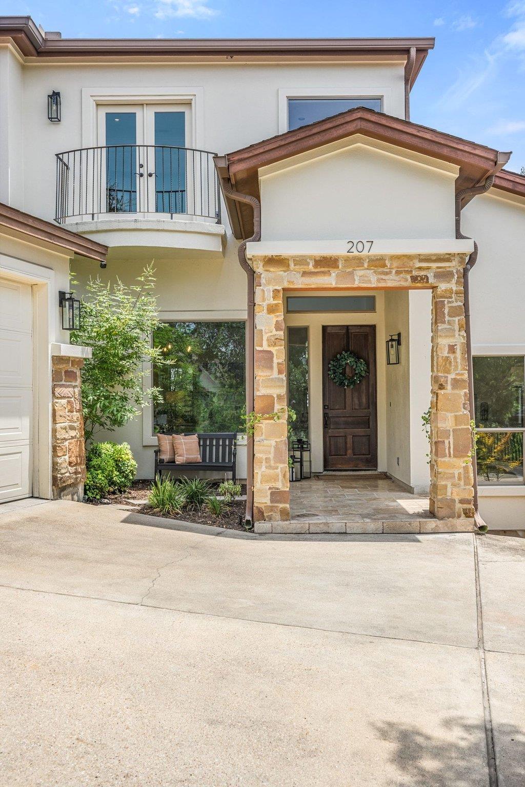 207 Spellbrook LN, Lakeway, TX 78734