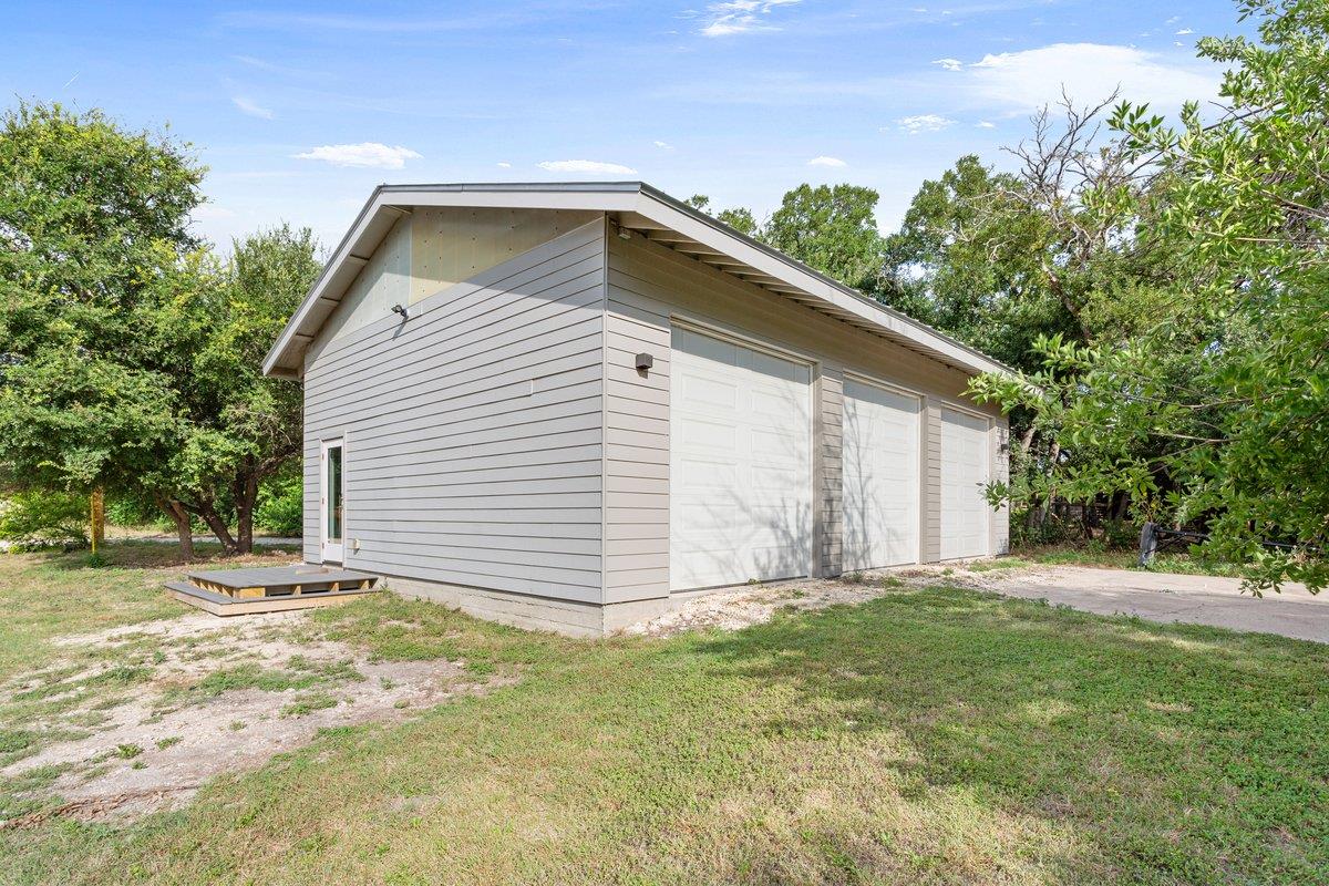 100 S Dewberry Creek TRL, Hutto, TX 78634