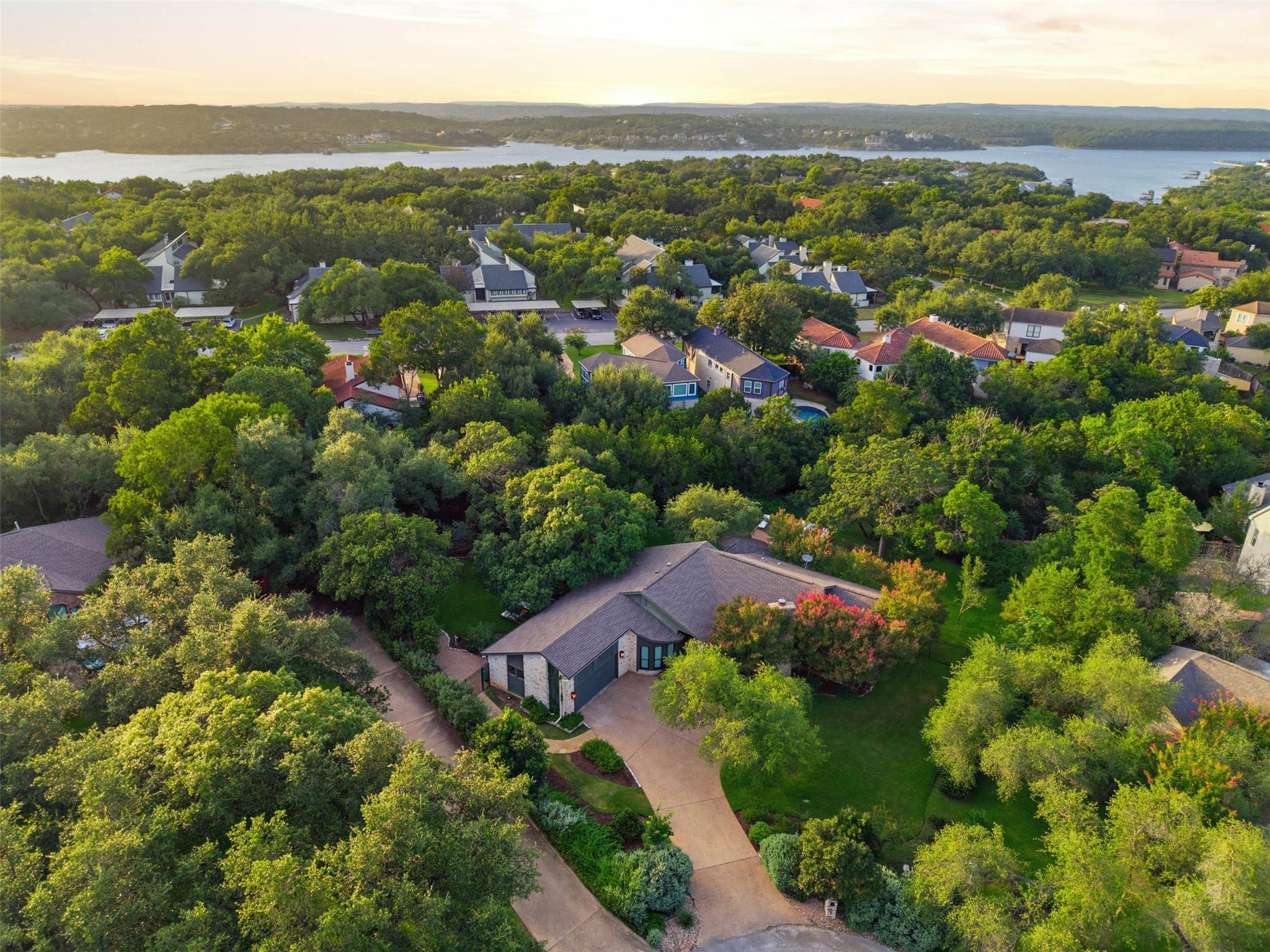 208 Phlox DR, Lakeway, TX 78734