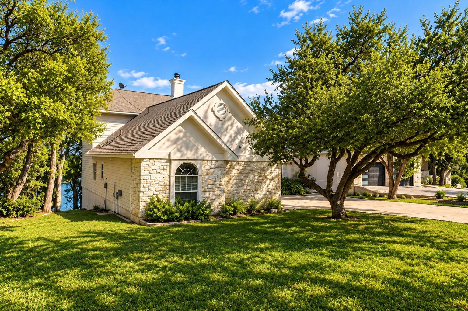 343 Venture BLVD S, Point Venture, TX 78645