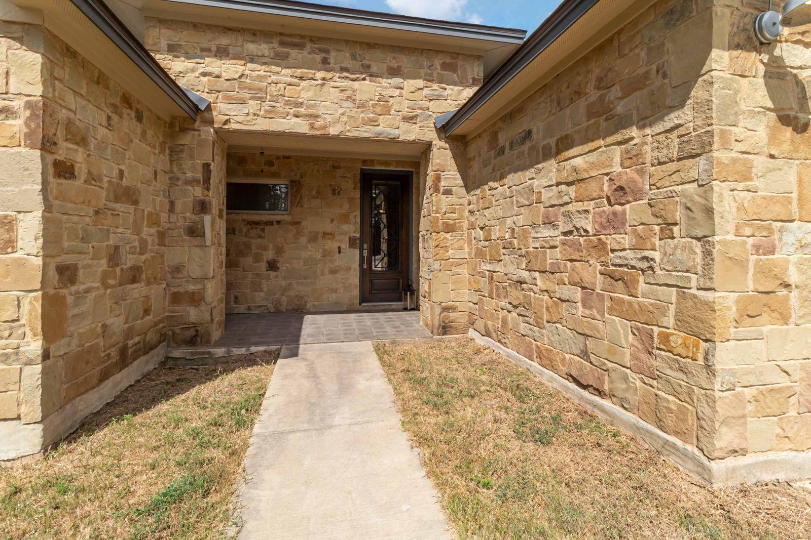 106 Kaapahu DR, Bastrop, TX 78602