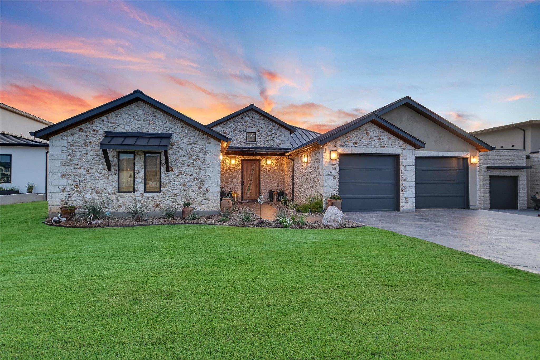 112 Clearwater DR, Kingsland, TX 78639