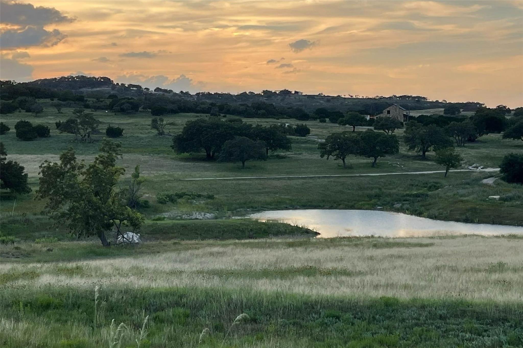 151 Falling Oak DR, Blanco, TX 78606