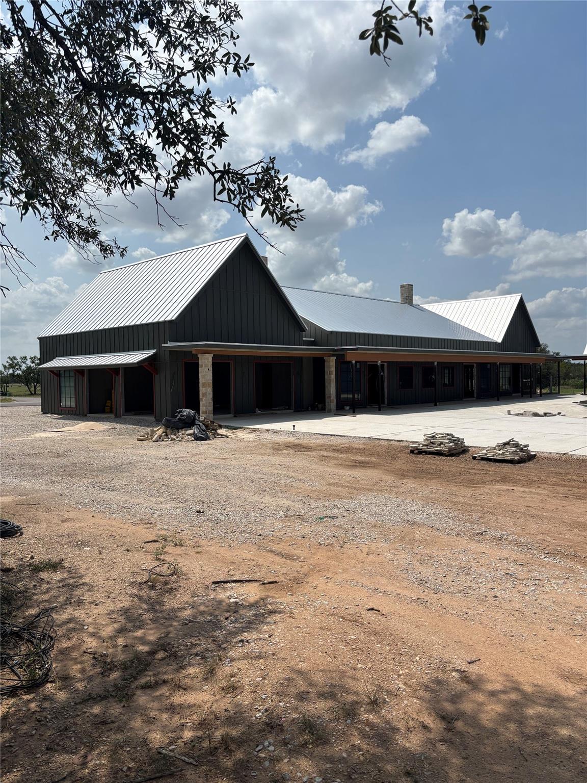 105 E Ogle CT, Fredericksburg, TX 78624
