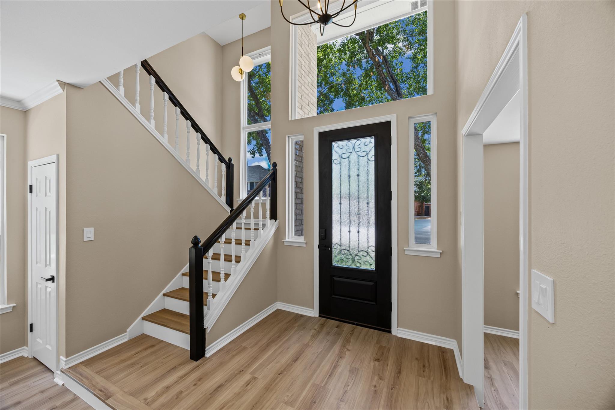 1002 Crestview ST, Round Rock, TX 78681