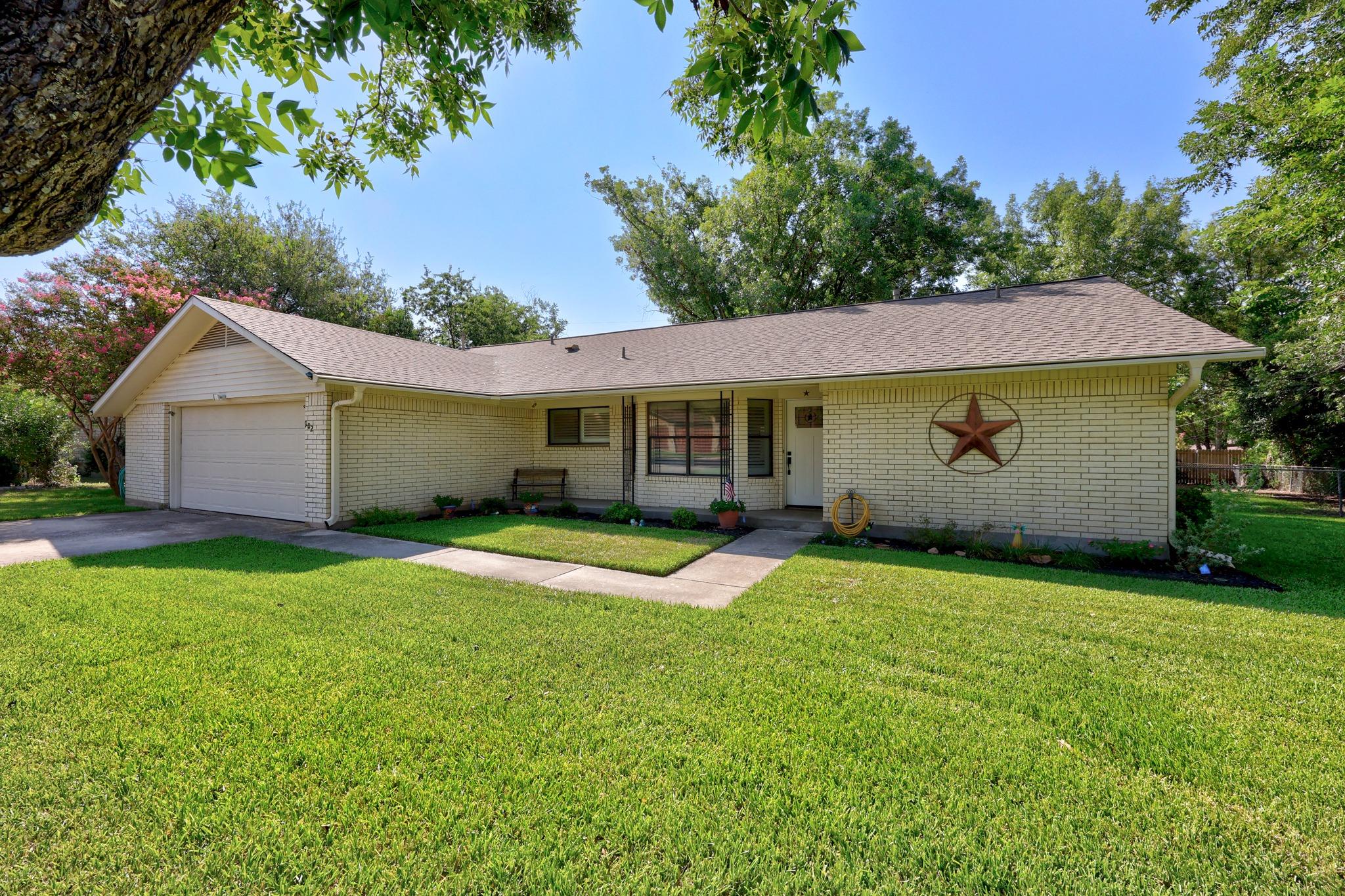 902 Dunman DR, Georgetown, TX 78628