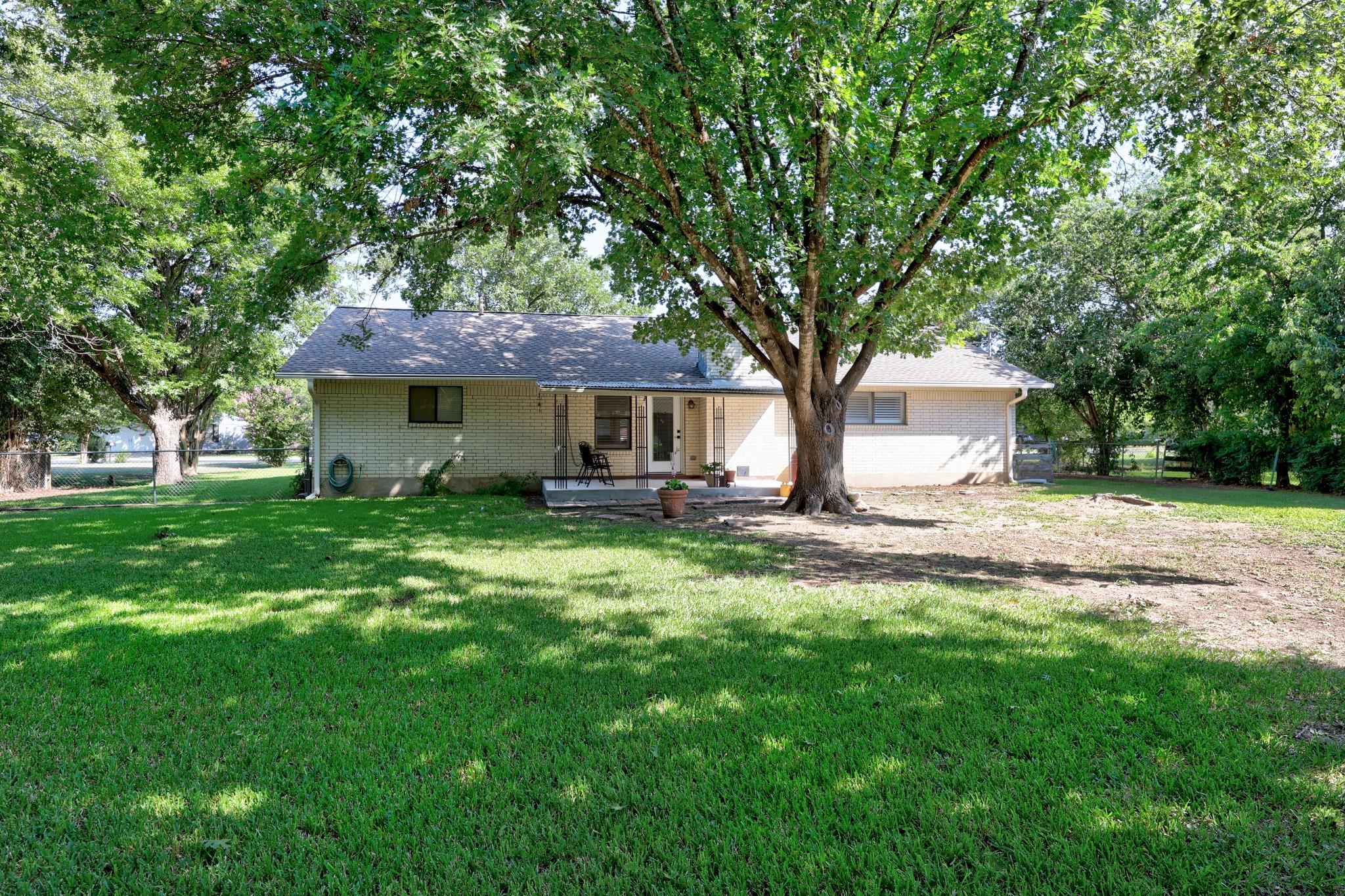 902 Dunman DR, Georgetown, TX 78628