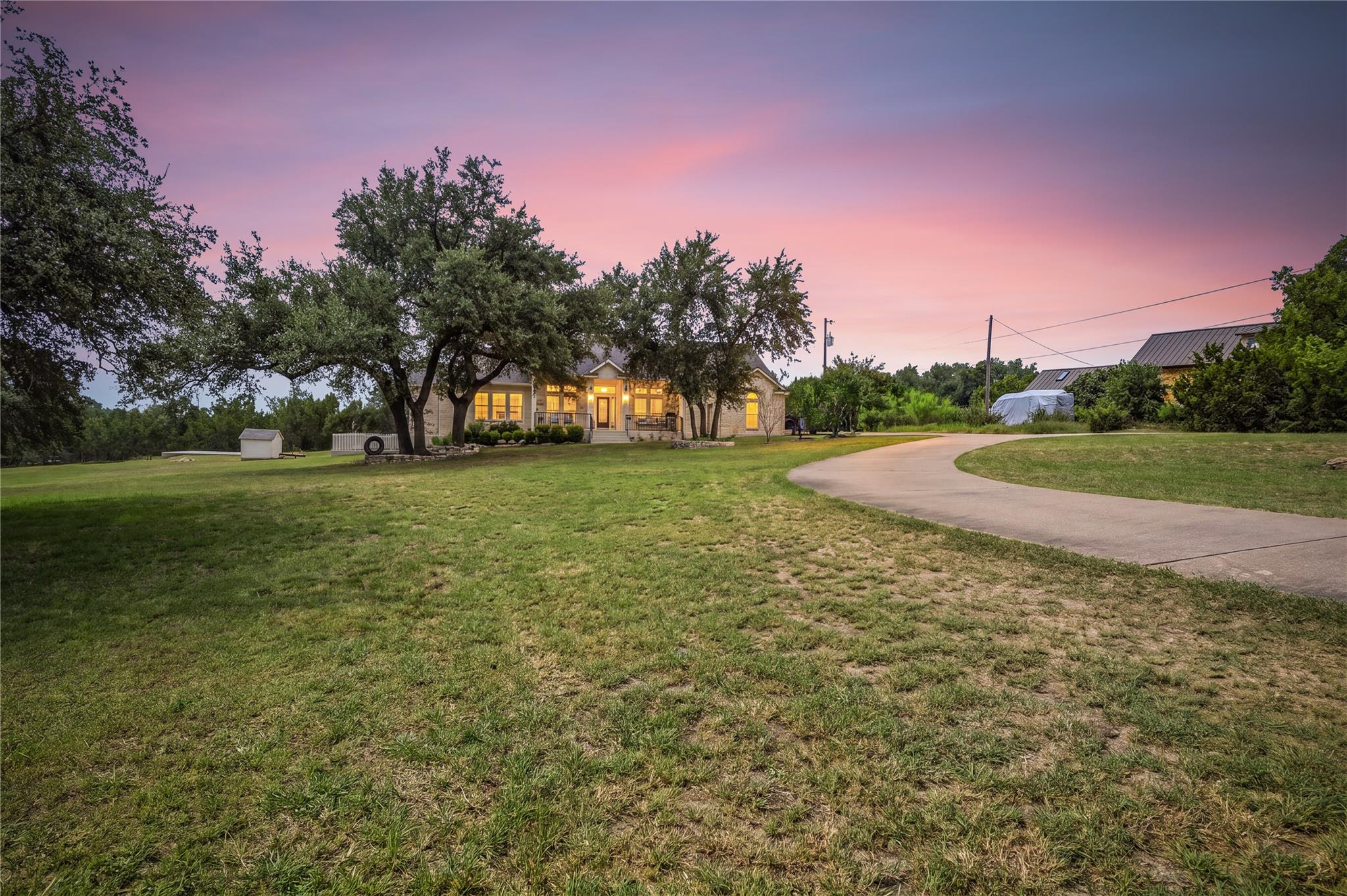 103 Peerman LN, Dripping Springs, TX 78620