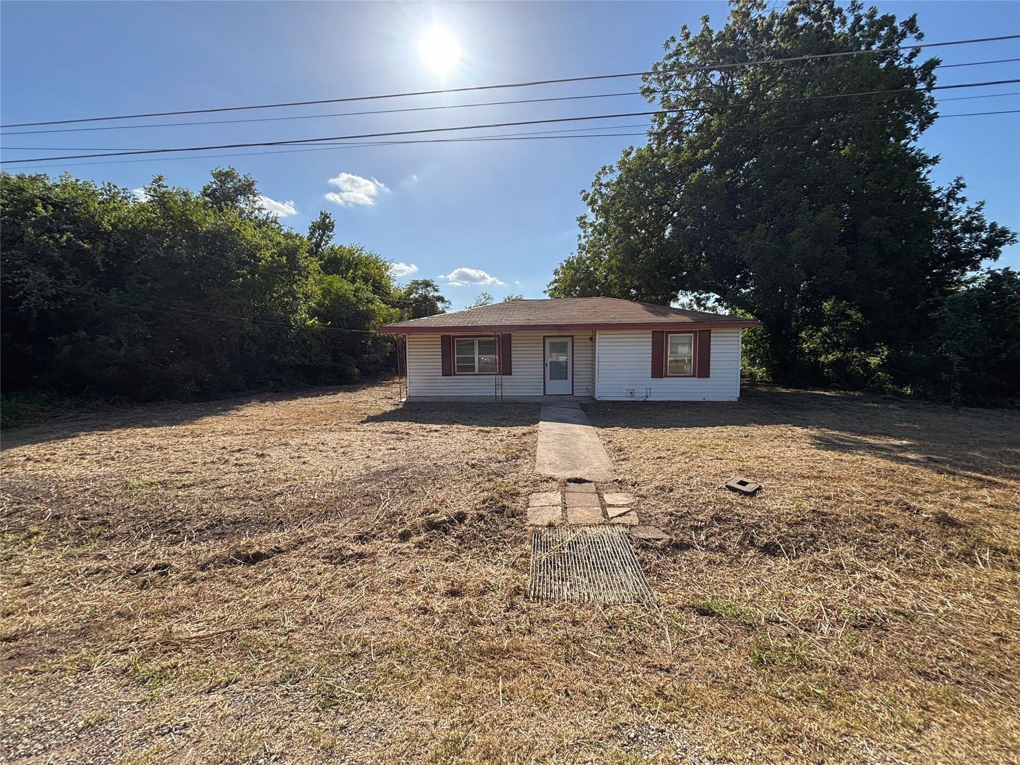 321 N Front ST, Holland, TX 76534