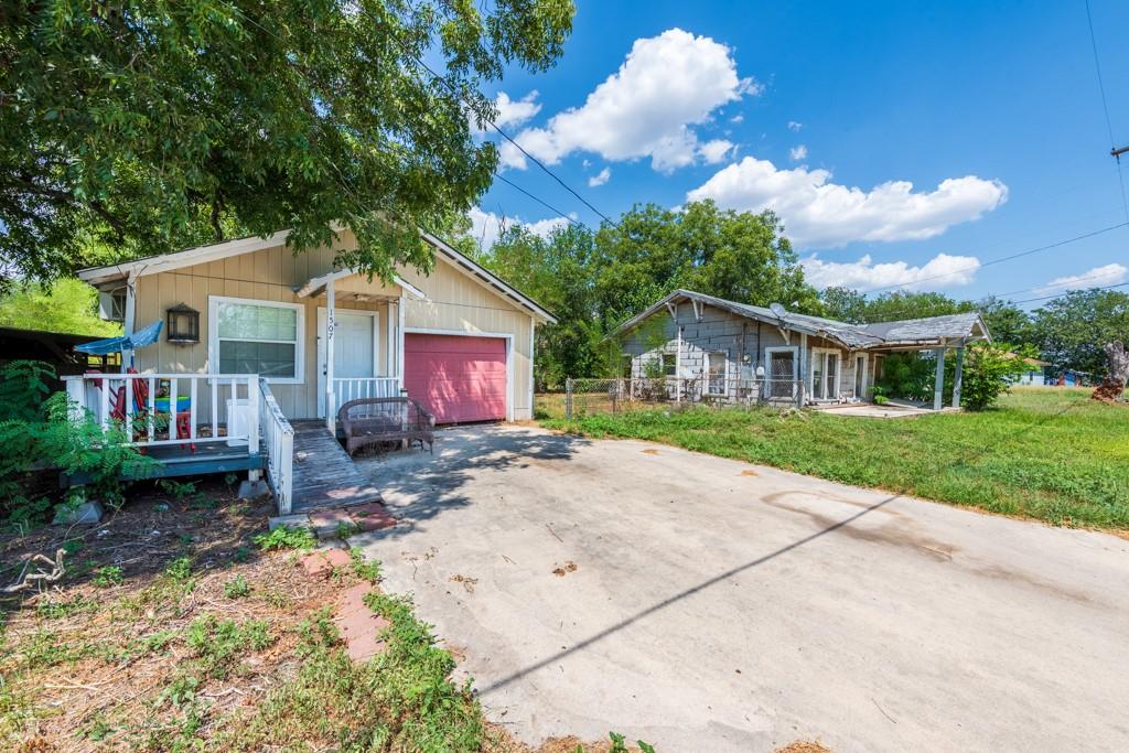 1507 Cummings ST, Luling, TX 78648