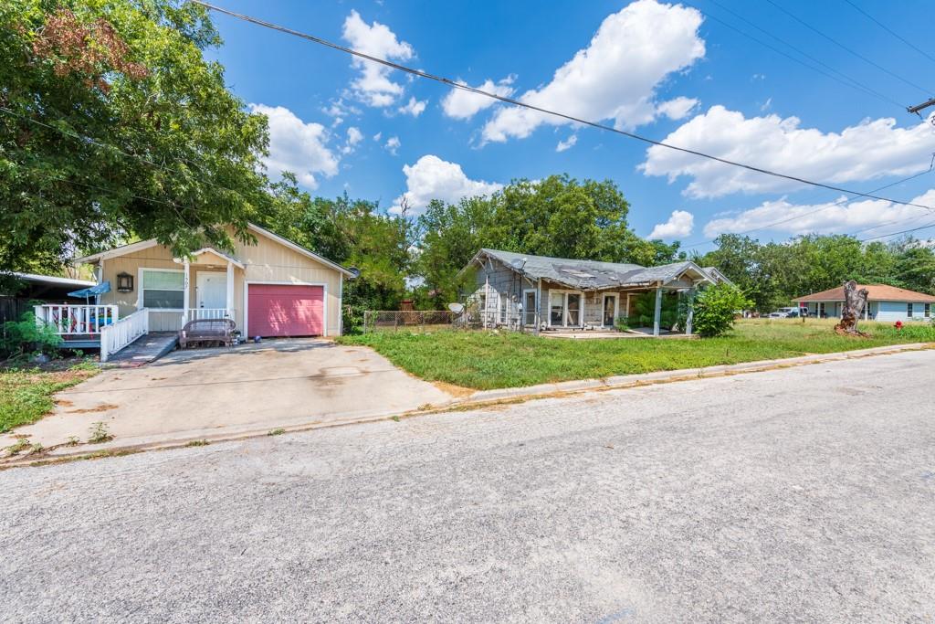 1507 Cummings ST, Luling, TX 78648