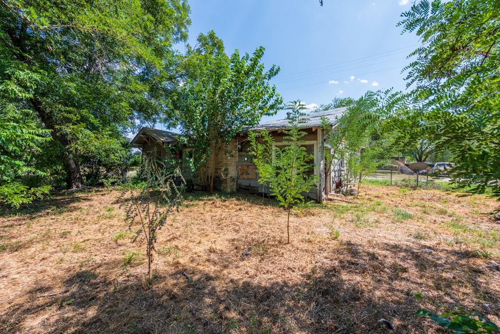 1507 Cummings ST, Luling, TX 78648
