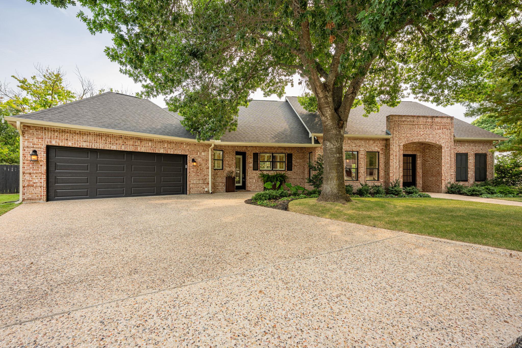419 Candlelight CIR, Fredericksburg, TX 78624