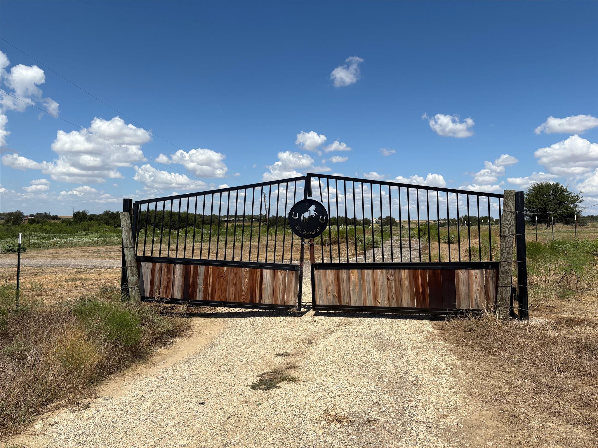 1701 County Road 466, Elgin, TX 78621