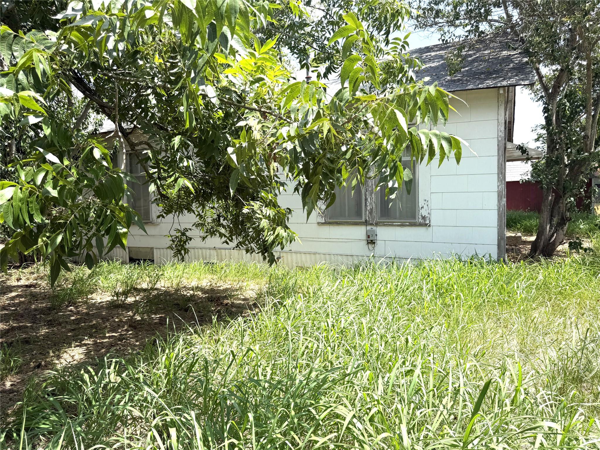 119 Pine ST, Luling, TX 78648