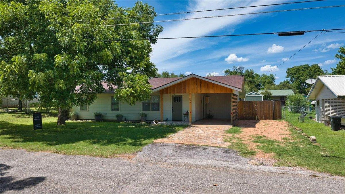 1236 Martin ST, Mason, TX 76856