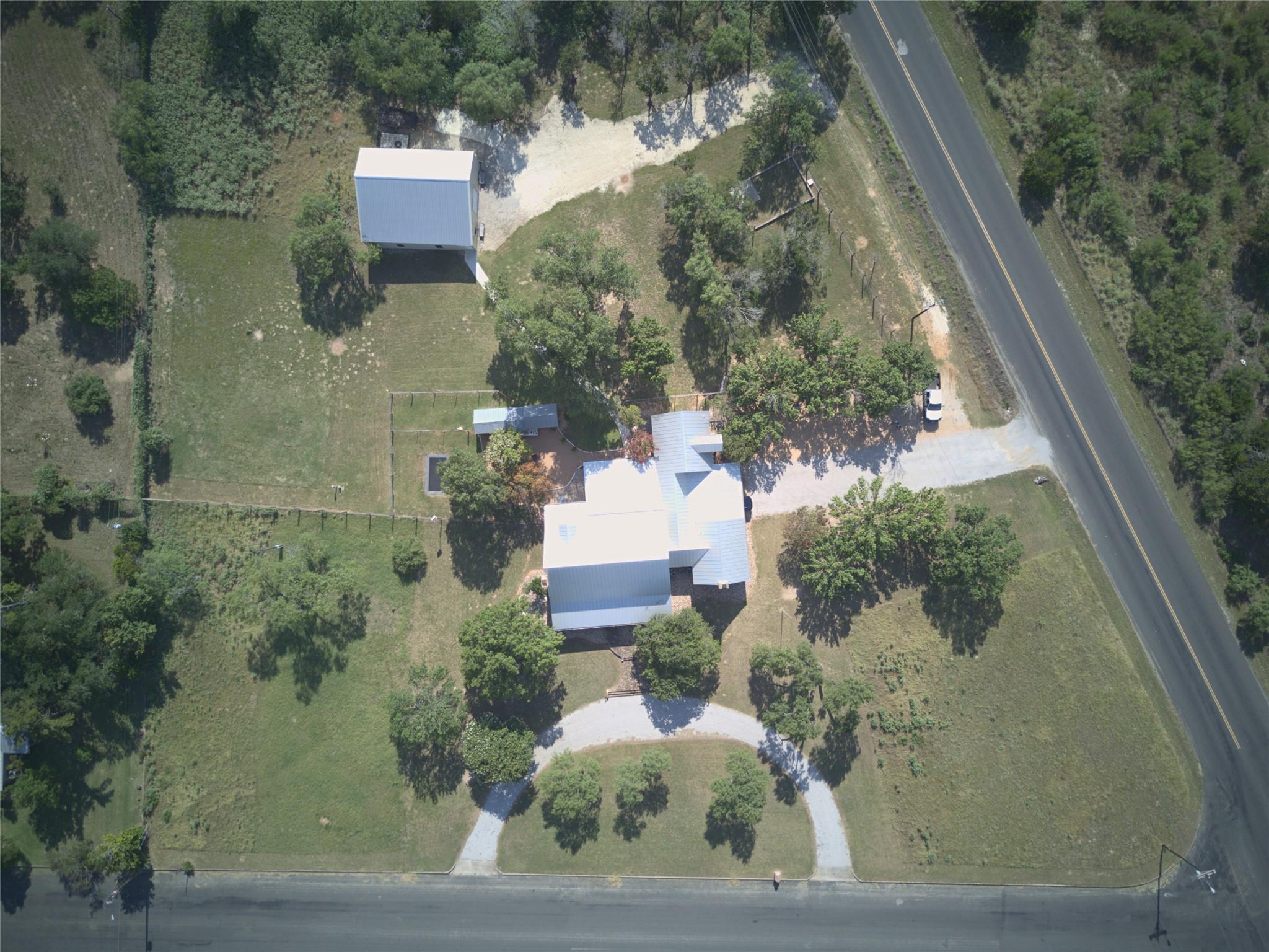 405 Frederick RD, Fredericksburg, TX 78624