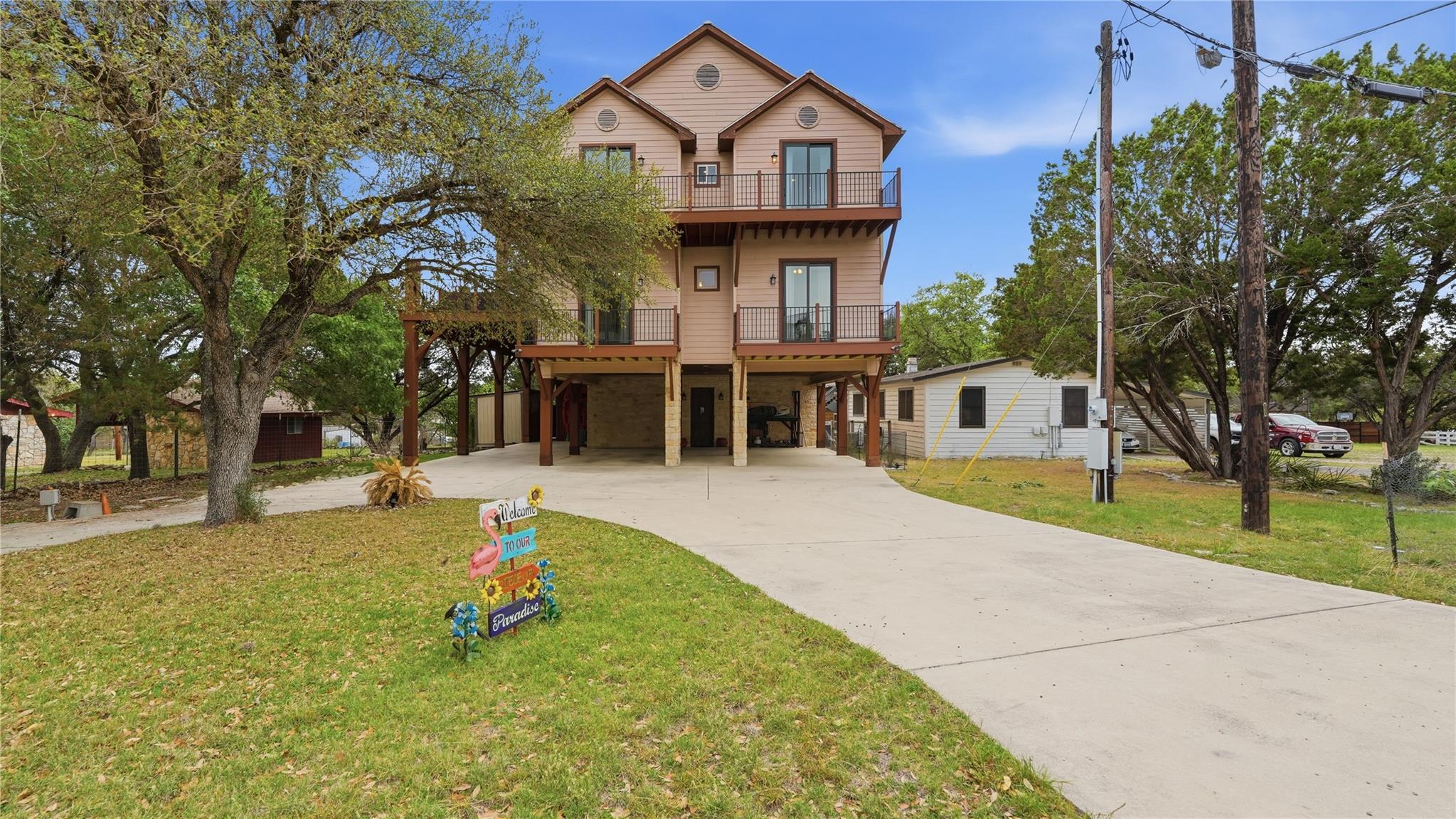 628 Country LN, Canyon Lake, TX 78133