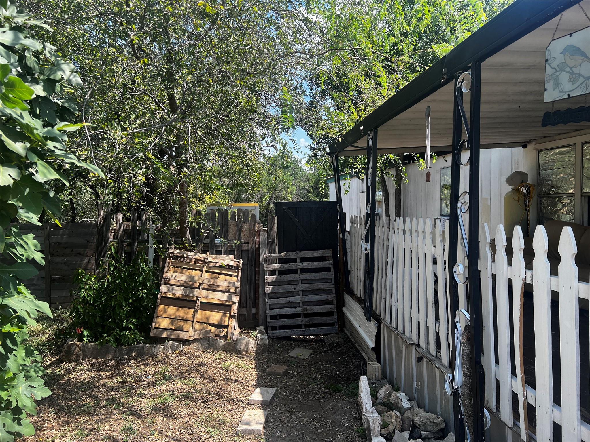 7107 Cowpoke TRL, Lago Vista, TX 78645