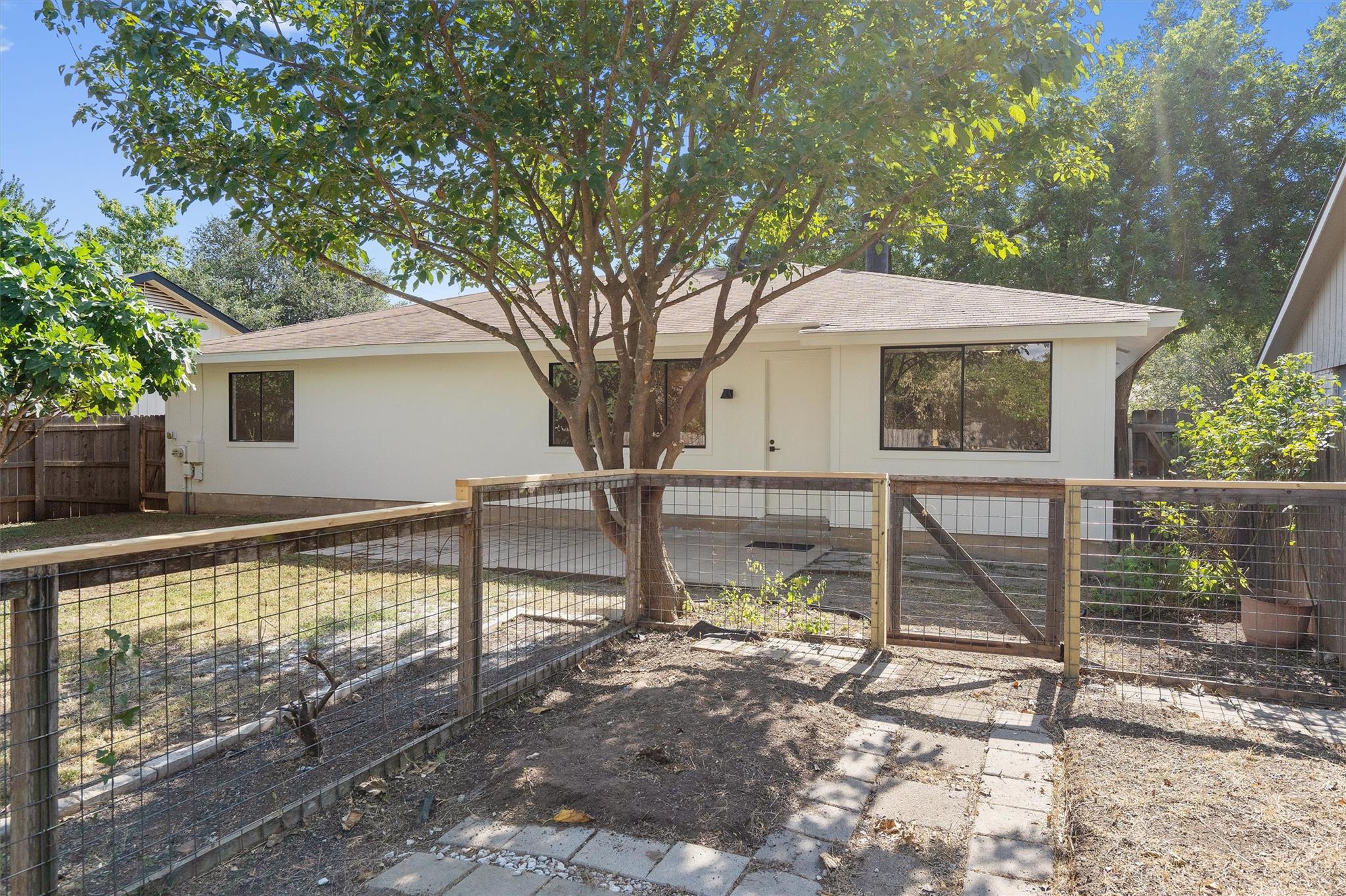 10510 School House LN, Austin, TX 78750