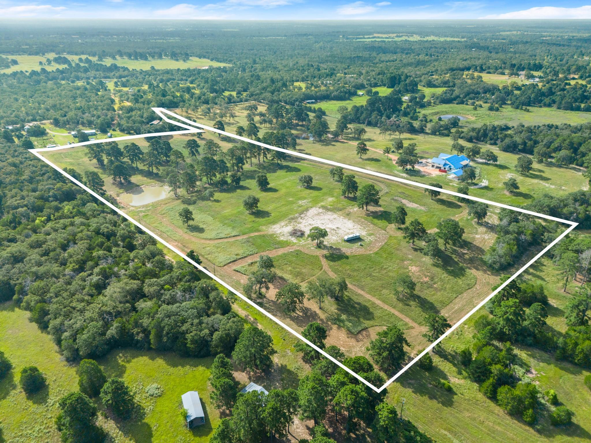 170 Split Oak RD, Smithville, TX 78957
